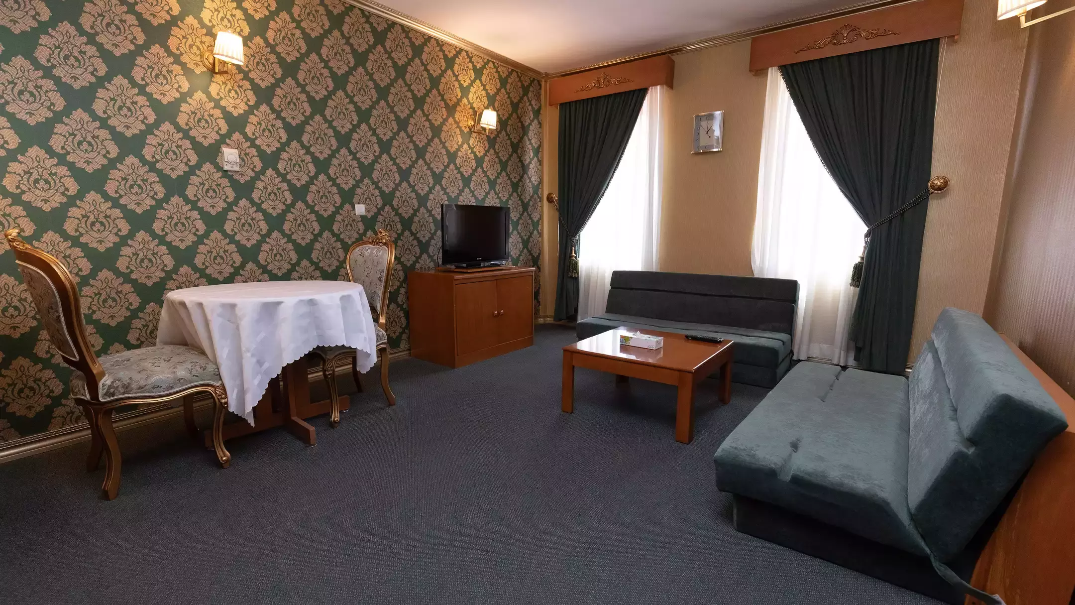 Alibaba https://cdn.alibaba.ir/ostorage/hotel-accommodation-images/67053f610fe27c5a5df8f8be_66dc593f0a817712c6d5ae5a_هتل آبان - سوئیت یک خوابه دوتخته دبل (1).webp